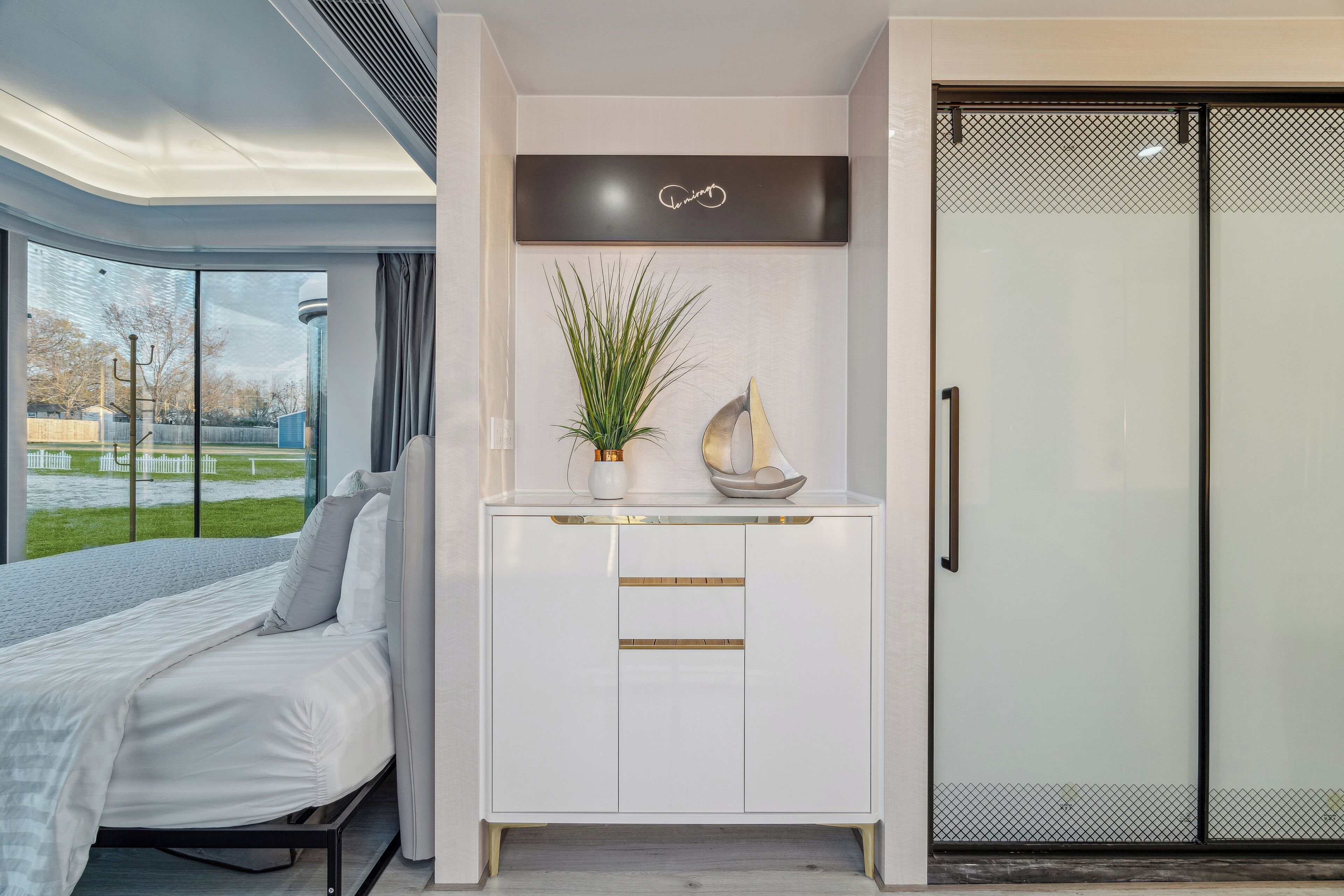 One-of-a-kind Tiny Home Designed For An Unforgettable Stay By The Beautiful San Jacinto River - Baytown, TX