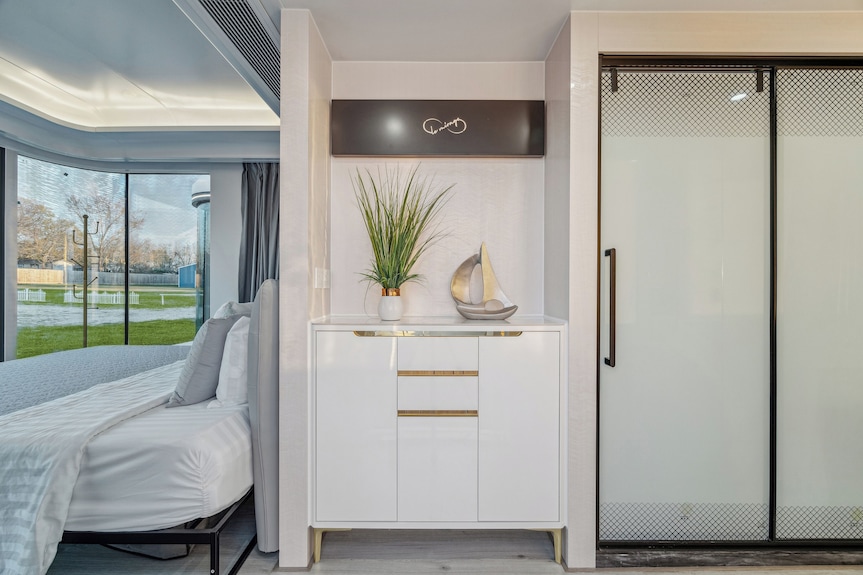 One-of-a-kind Tiny Home Designed For An Unforgettable Stay By The Beautiful San Jacinto River - Baytown, TX