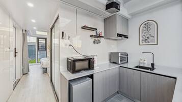 Réfrigérateur, cafetiÚre/bouilloire