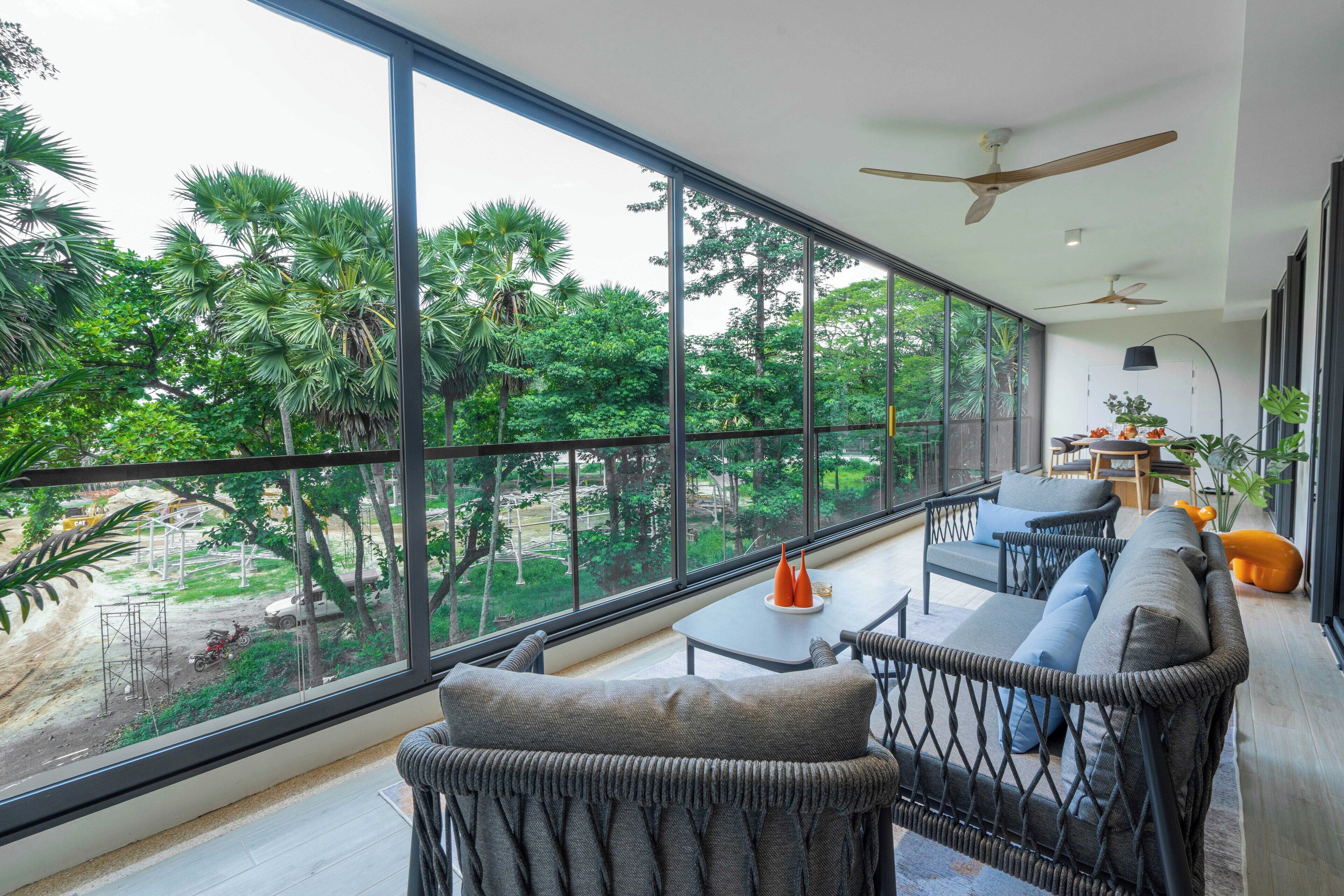 ดีลักซ์อพาร์ทเมนท์, 3 ห้องนอน | บริเวณนั่งเล่น | สมาร์ททีวี 65 นิ้ว พร้อมช่องดิจิตอล