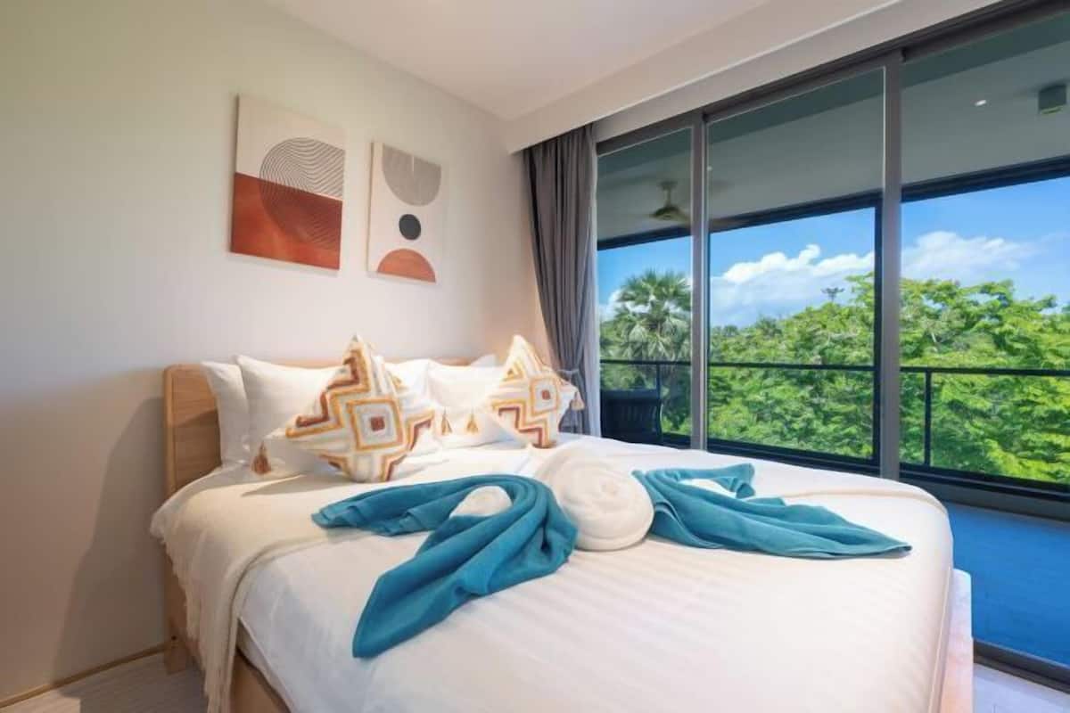 In-room safe, desk, laptop workspace, blackout drapes