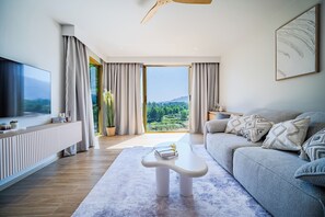 Deluxe Apartment, 1 Bedroom | Living area