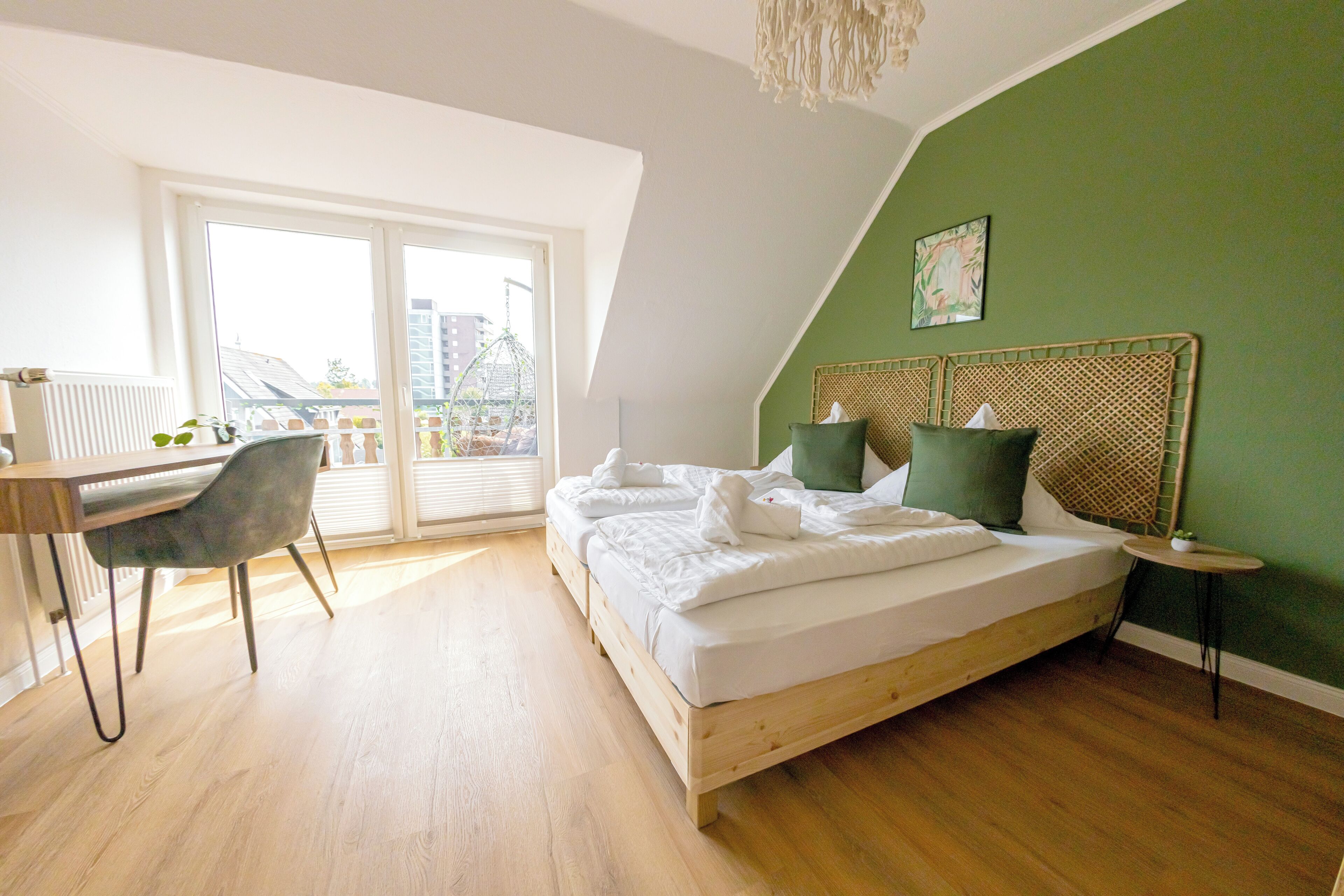 2 slaapkamers, een kluis op de kamer, een bureau