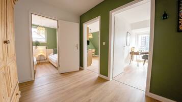 2 Schlafzimmer, Zimmersafe, Schreibtisch, Bügeleisen/Bügelbrett