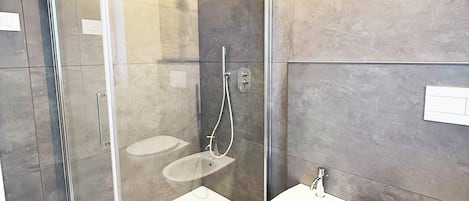 Hair dryer, bidet, towels, toilet paper