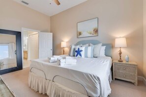 3 bedrooms, iron/ironing board, free WiFi, bed sheets - Sea La Vie- 2 Bikes- Minutes to the Beach! 3 Bedro (Santa Rosa Beach)