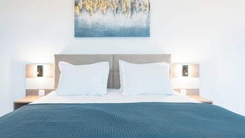 Habitación cuádruple Royal, balcón | Insonorización, tabla de planchar con plancha y cunas gratuitas