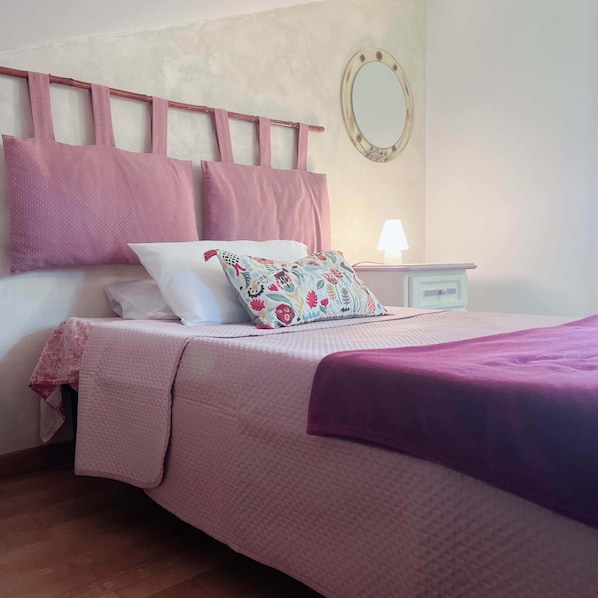 2 bedrooms, free WiFi, bed sheets - Chez Sylviane in campagna vicino al mare (Campodivivo)
