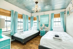 3 bedrooms, WiFi, bed sheets - Tip'Sea Flamingo - Enclosed Yard, Beachgoer Ready! (Freeport)