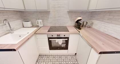 Entire serviced apartment in Prestwich. On the doorstep of Heaton Park!