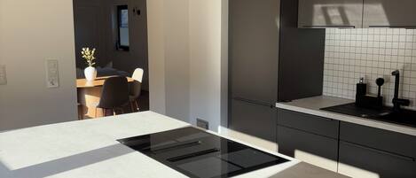 Køleskab, mikrobølgeovn, ovn, kogeplade