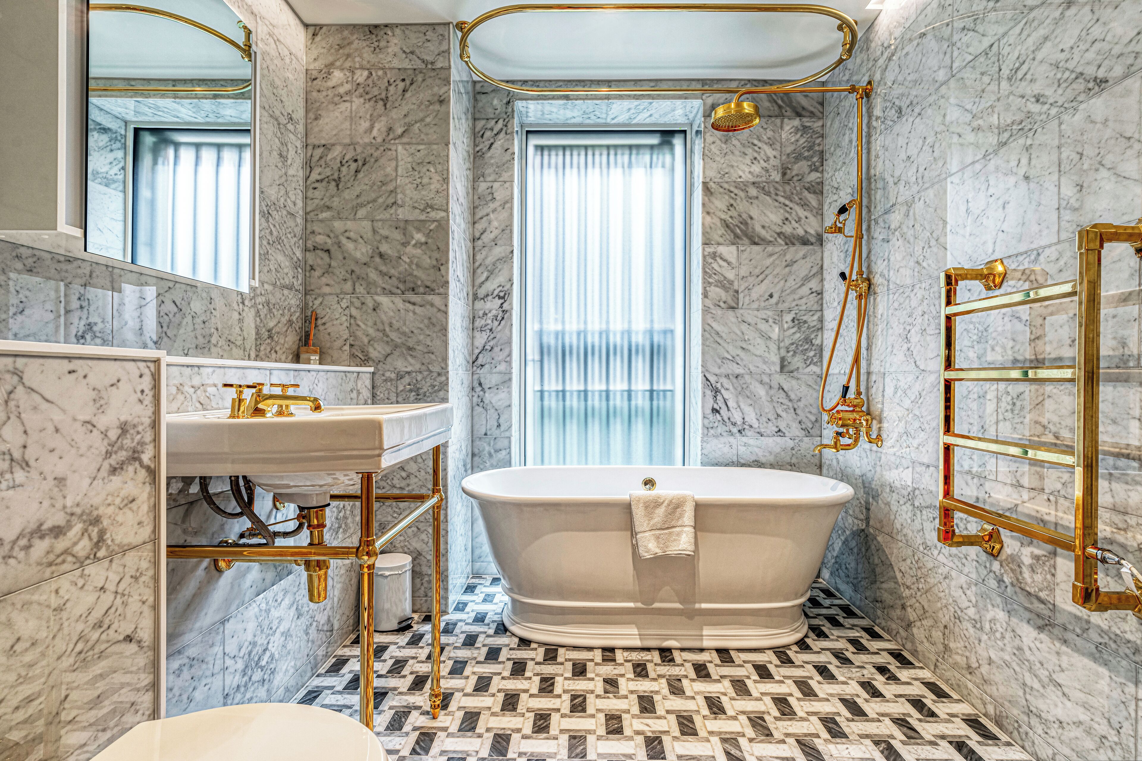 Standard Apartment | Bathroom | Shower, hair dryer, towels, soap