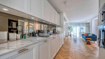 Standard Apartment | Private kitchen | Fridge, microwave, oven, stovetop