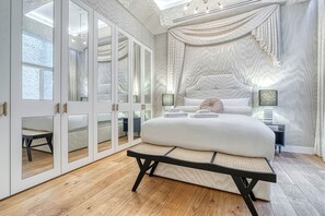 Standaard appartement | Een laptopwerkplek, verduisterende gordijnen