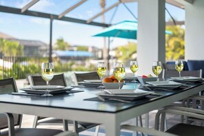 屋外ダイニングエリア