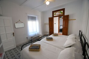 6 dormitorios, tabla de planchar con plancha, wifi y ropa de cama