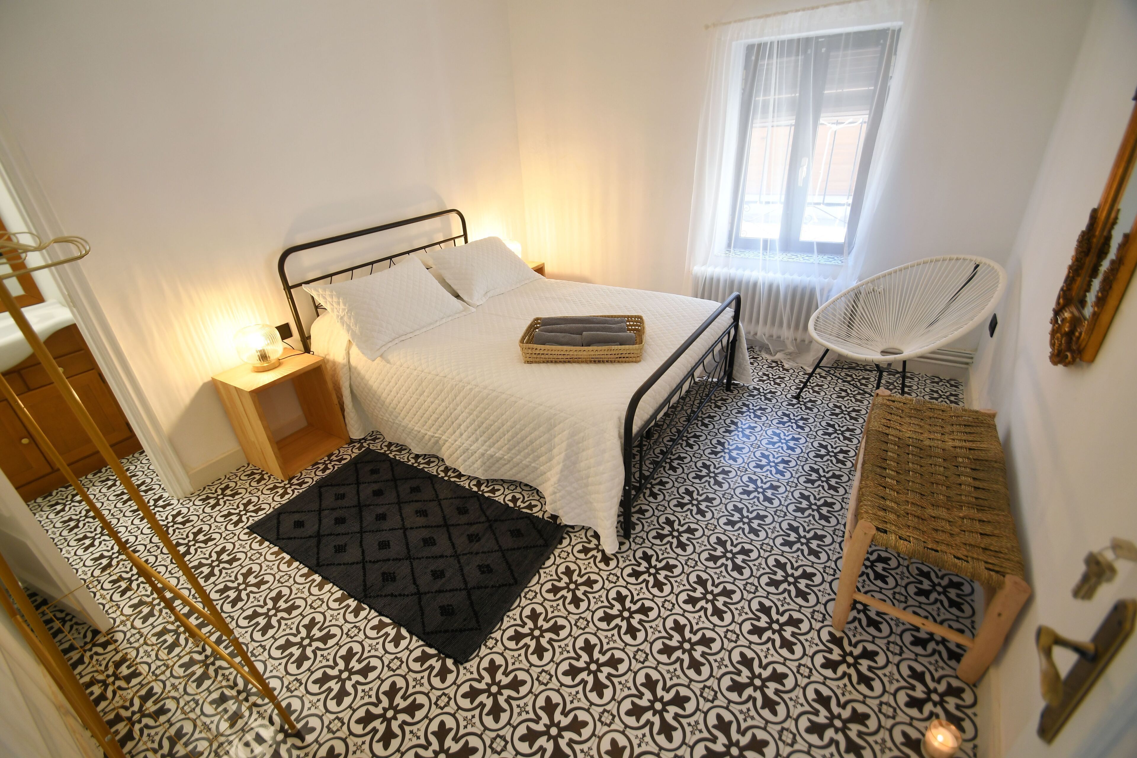 6 dormitorios, tabla de planchar con plancha, wifi y ropa de cama