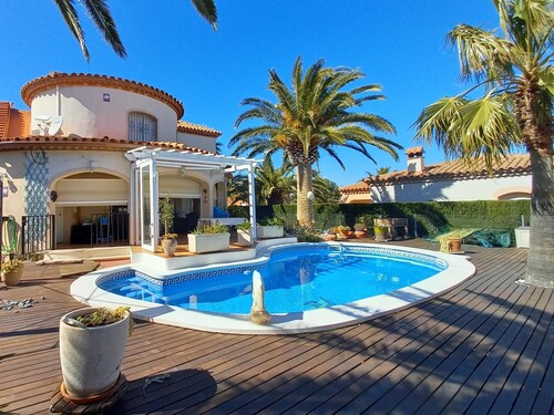 Beautiful detached house, with swimming pool