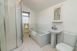 Hair dryer, towels, soap, toilet paper - Beeston Central House - near shops and University (Beeston)