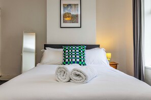 2 bedrooms, iron/ironing board, WiFi, bed sheets