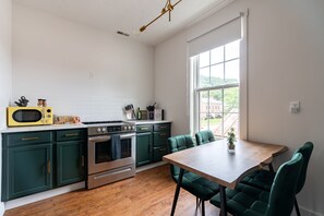 5 bedrooms - Prime Location Top Rated Clean Parking Free (Chillicothe)