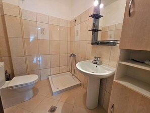 Douche, serviettes fournies