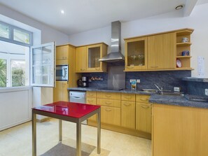 Frigorifero, microonde, forno, lavastoviglie