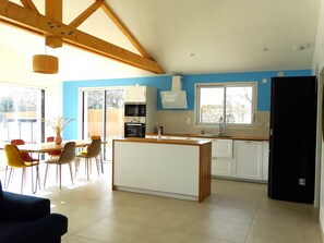 Réfrigérateur, micro-ondes, four, lave-vaisselle