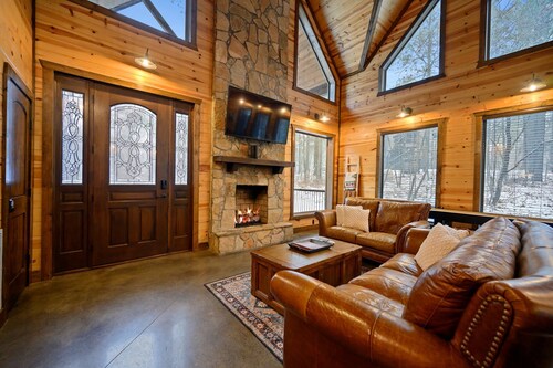 Cabin Vibe - Bunkroom - 3 King - Firepit - Shuffleboard