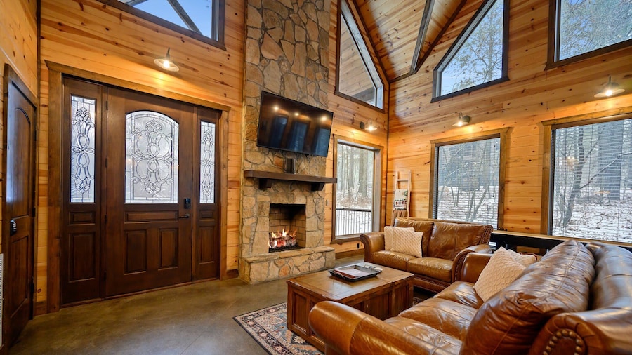 Cabin Vibe - Bunkroom - 3 King - Firepit - Shuffleboard