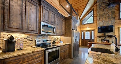 Cabin Vibe - Bunkroom - 3 King - Firepit - Shuffleboard