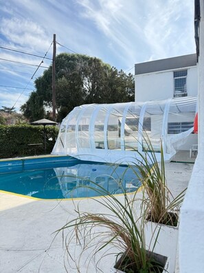 Piscine couverte, piscine extérieure