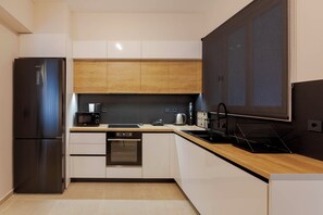 Luksusleilighet, balkong, byutsikt | Eget kjøkken