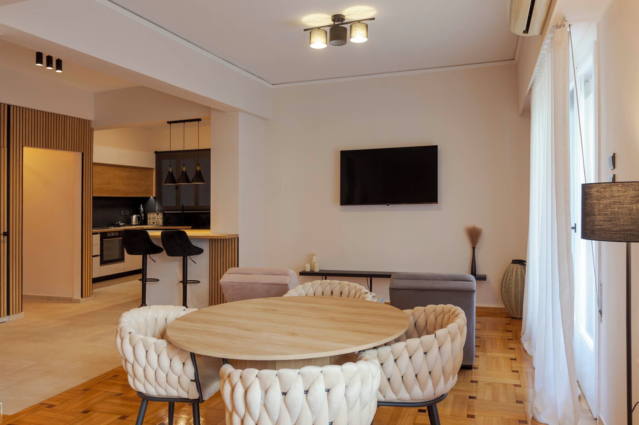Appartement luxueux, balcon, vue sur la ville | 3 chambres, coffre-fort, rideaux d’obscurcissement