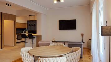 Appartement luxueux, balcon, vue sur la ville | 3 chambres, coffre-fort, rideaux d’obscurcissement