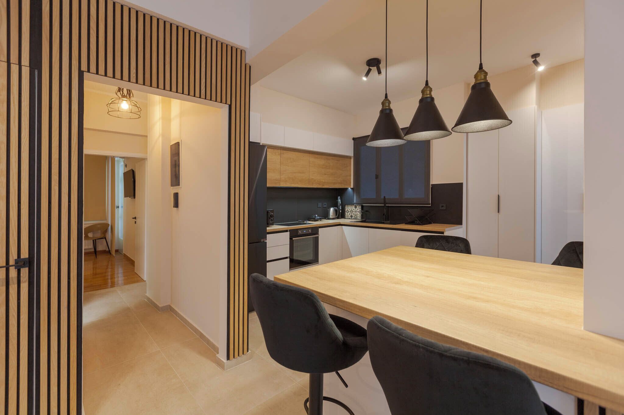 Appartement luxueux, balcon, vue sur la ville | Cuisine privée | Grille-pain