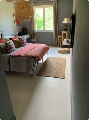 5 chambres, fer et planche à repasser, Wi-Fi, draps fournis