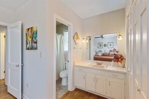 تجهيزات دش، مجففات شعر، مناشف