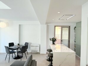 Apartment, 1 Schlafzimmer, Balkon, Stadtblick | Esszimmer