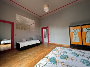 2 Schlafzimmer, Schreibtisch, Bügeleisen/Bügelbrett, WLAN