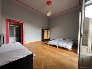 2 makuuhuonetta, työpöytä, silitysrauta/-lauta, Wi-Fi
