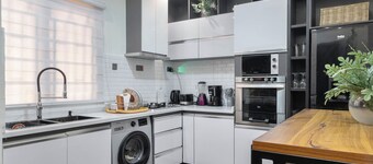 Cozy & Stylish 2BR Bungalow with AC, WiFi & 24/7 Power & Full Kitchen in Lagos.