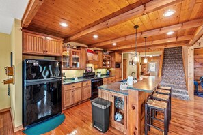 Refrigerador, microondas, horno y lavavajillas 