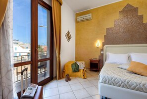 1 غرفة نوم وخزنة داخل الغرفة ومكتب وستائر تعتيم