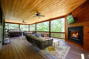 Property grounds - Quiet/private Cabin - Couples/family - Ideal Location (Broken Bow)