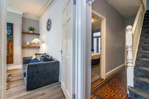 Interior - Motorpoint Arena House - walking distance to Nottingham city centre - sleeps 10 (Sneinton)