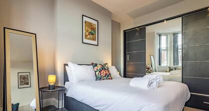 Motorpoint Arena House - walking distance to Nottingham city centre - sleeps 10