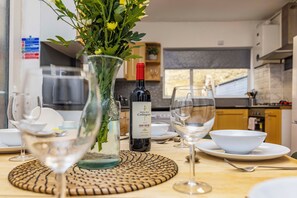 Private kitchen - Motorpoint Arena House - walking distance to Nottingham city centre - sleeps 10 (Sneinton)