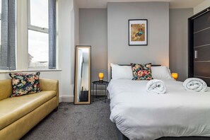5 bedrooms, iron/ironing board, WiFi, bed sheets
