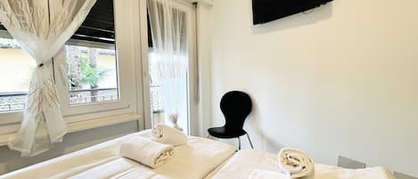 Room, 1 Queen Bed | Free WiFi